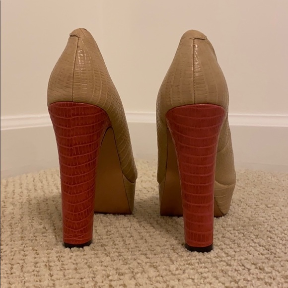 *LIKE NEW* BCBGeneration Pacific Platform Pumps - Size 6.5 - Picture 6 of 10